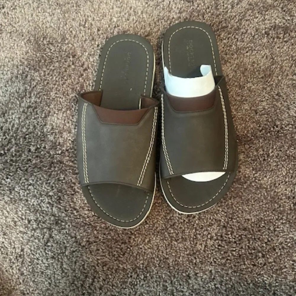 Dockers Brown Faux Leather Men's Slide, size 11-12